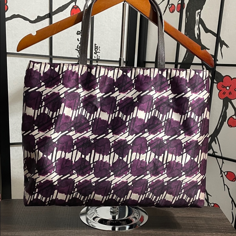 Henri Bendel Purple Illustrated Canvas Tote with Fashion Print - Picture 4 of 13